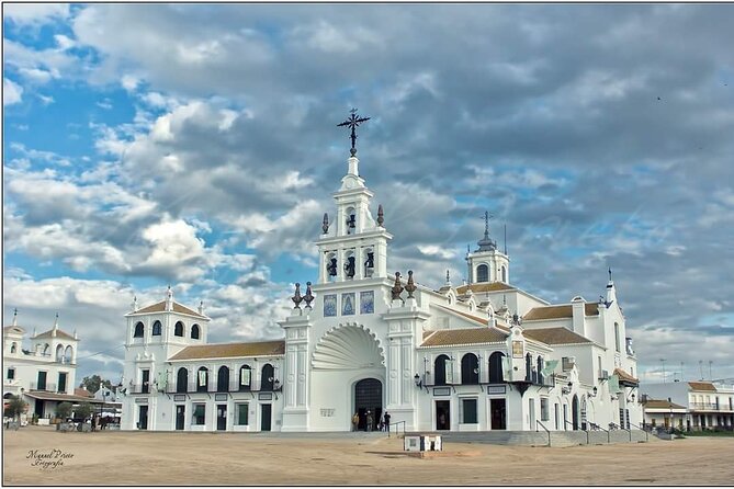 Horseback riding tour of Doñana and visit of El Rocio - Matalascanas stop: a practical pause between habitats