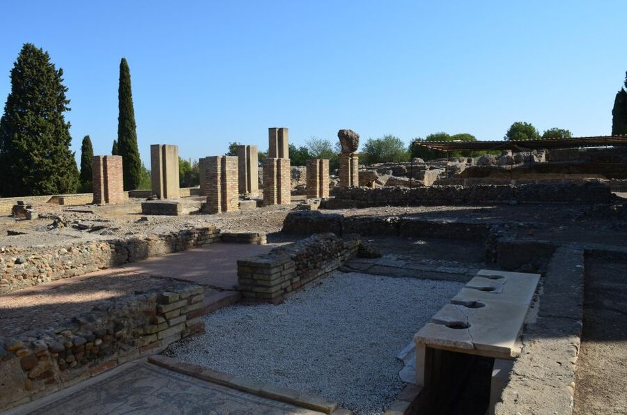 Italica, city of emperors - The guided enclosure tour, where “customs” become real