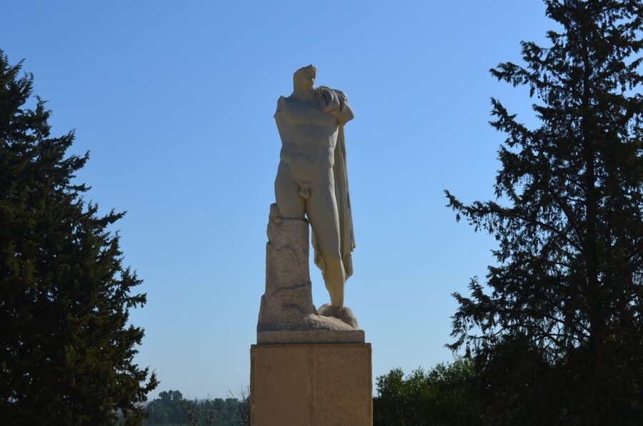 Italica, city of emperors - The amphitheater, Roman scale and a Game of Thrones nod