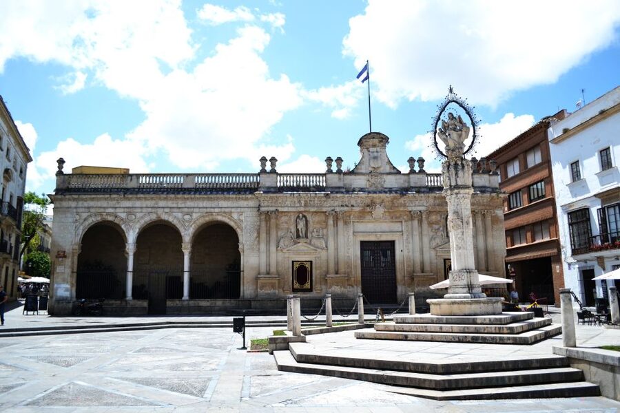 Jerez de la Frontera: 1.5-Hour Walking Tour with a Guide - Price and logistics: what $153 per group can mean