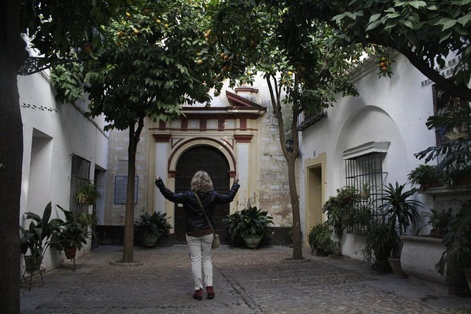 Jewish Heritage Tour - Barrio Santa Cruz: Streets, Courtyards, and That Dreamlike Urban Feeling
