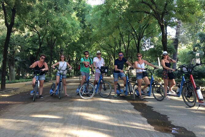 Kickscooter electric tour Sevilla - Catedral de Sevilla and Plaza del Triunfo: the Viewpoint Loop