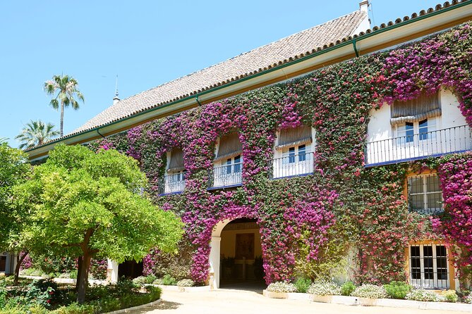 Las Dueñas Palace Guided Tour in Seville with Entrance Included - Gardens and atmosphere: a quiet pause inside the historic center