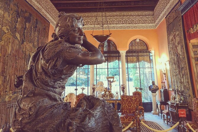 Las Dueñas Palace Guided Tour in Seville with Entrance Included - The 12:00 pm start and how the group stays manageable