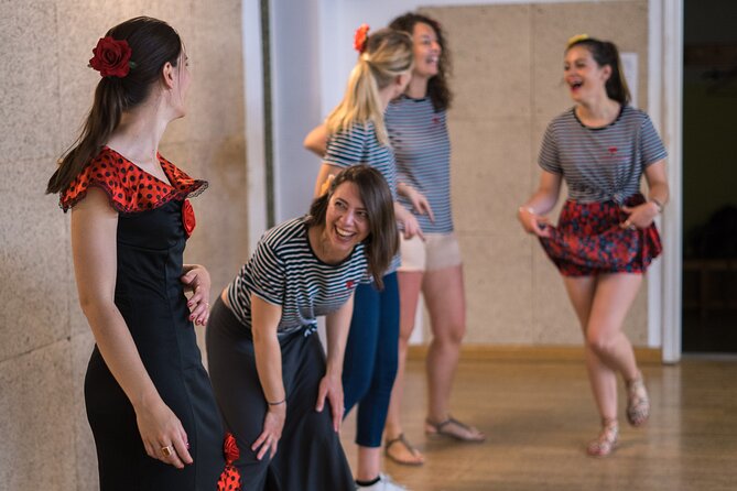 Learn Flamenco in 90 minutes - Gift flower - Your teacher’s style matters: Alera, Esther, and Alba in the mix