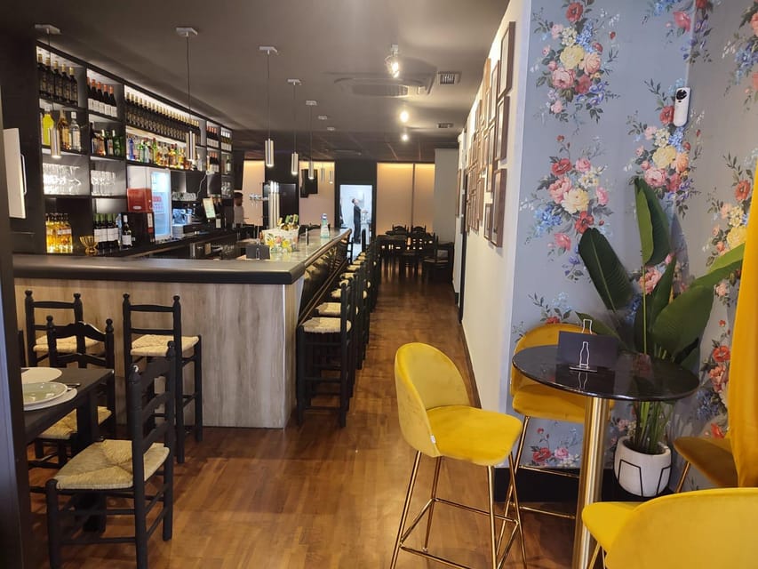 Live flamenco + tasting - A 1-hour flamenco show at Tablao Flamenco El Pañuelo