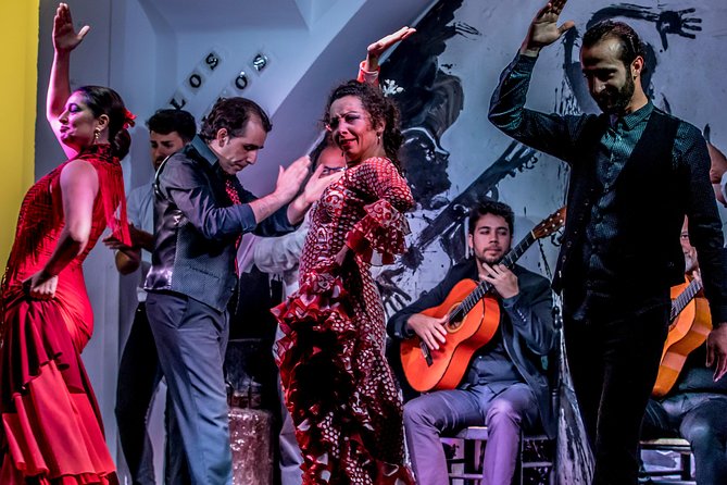 Los Gallos Flamenco Show Admission Ticket - Staff and Atmosphere: Cozy, Focused, and No-Fuss