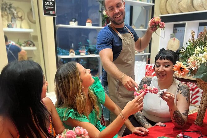 Make a traditional "tocado" sevillano - Key highlights to know before you go