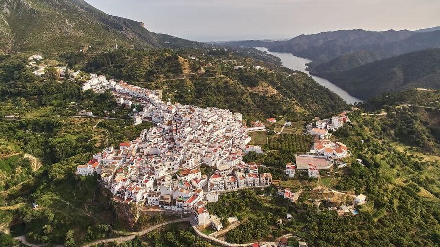 Marbella: E-Mountain Bike Explorer Tour - Stop in Istan: a White Village moment you can actually feel
