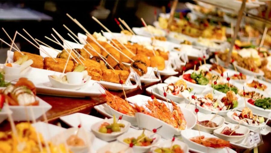 Marbella: Tour of the Old Town with Tapas & Wine - Meeting at Parque de la Alameda and Getting Your Bearings Fast