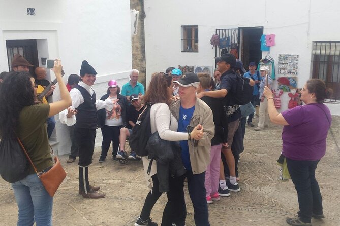 Marimantas. Private guided and sung tour. Vejer of Legends. - The alleys you want, Callejón Oscuro and the Calle Canalejas loop