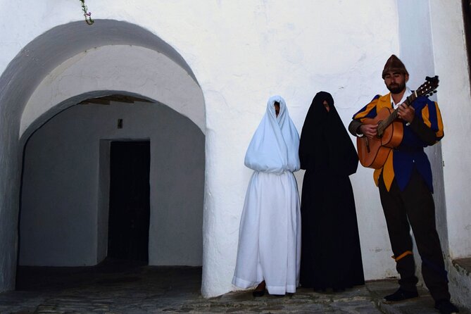 Marimantas. Private guided and sung tour. Vejer of Legends. - Following the arches: Arco de Sancho IV, Arco de la Villa, and the Puerta Cerrada