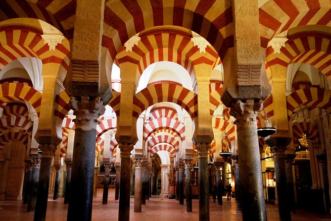 Mosque-Cathedral of Córdoba Guided Tour with Priority Tickets - How the guide and headphones change what you notice