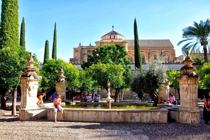Mosque-Cathedral of Córdoba Guided Tour with Priority Tickets - Timing, group size, and the after-tour photo reality