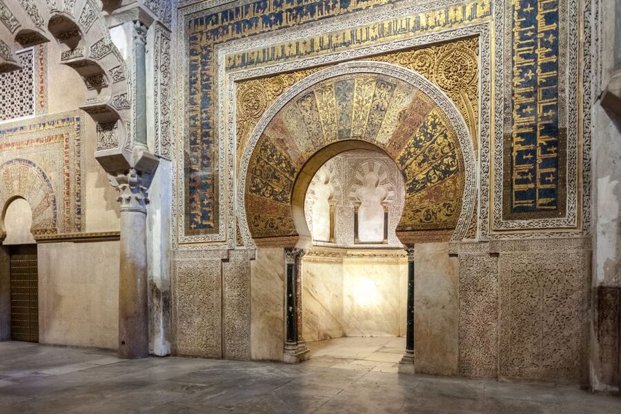 Mosque-Cathedral of Córdoba Guided Tour with Tickets - What you’ll see first: columns, double arches, and a building that refuses to be simple