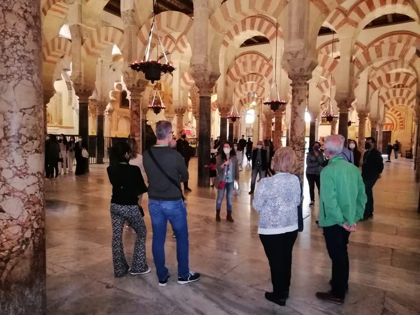 Mosquée Cathédrale tour guidé en petit group en français - Meeting Outside Starbucks, Then Into the Mezquita-Catedral