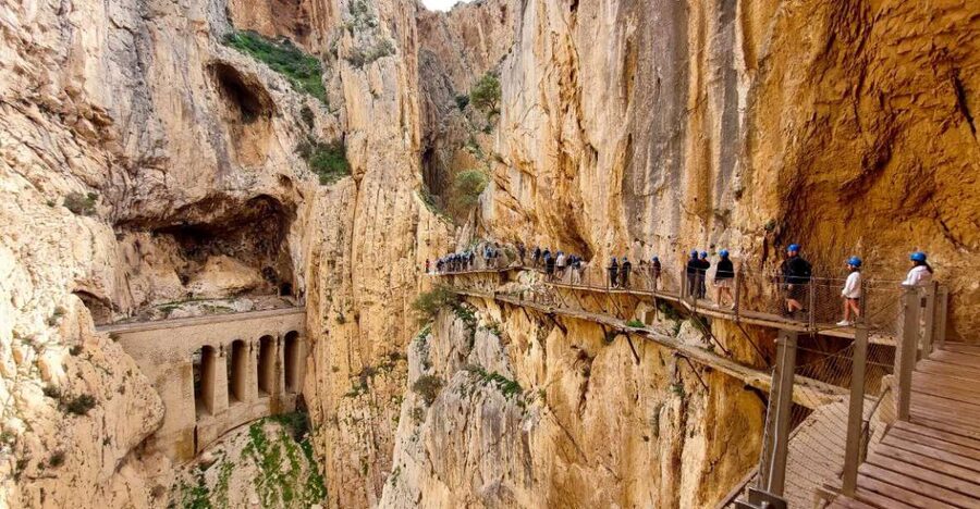 Nerja, Torrox, or Torre del Mar: Caminito del Rey Day Trip - Why the Caminito del Rey feels different from a normal hike
