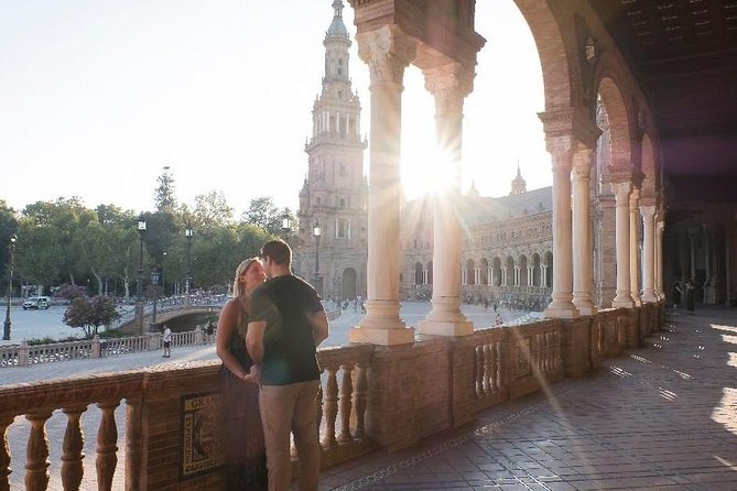 Photo Tour Session in Seville - How the Photographer Works With Your Group (Posed + Candid)