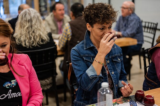 Picualia, olive oil mill tour & EVOO tasting - The tasting: learning EVOO by organoleptic properties