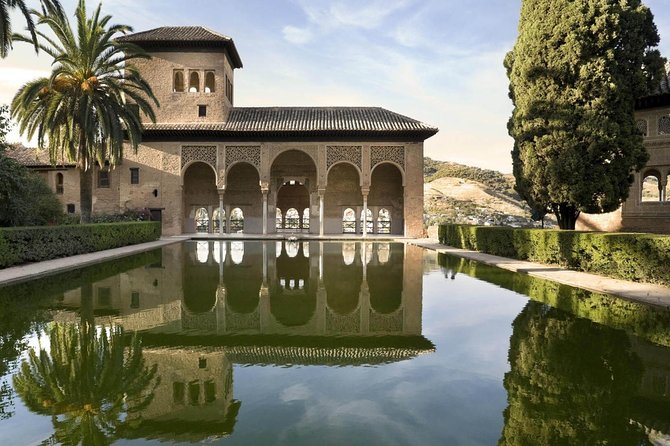 Private Granada Alhambra Tour from Seville - The quick stop at the Palace of Carlos V