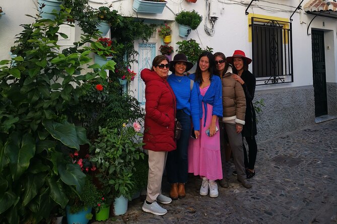 Private Guided Day Trip to the White Villages and Ronda - Setenil de las Bodegas: walking into the rock