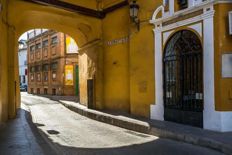Private Guided Tour of Complete Seville and Jewish Quarter - Triana in half an hour: the other side of the river feels like its own world