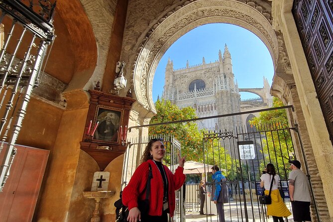 Private Monumental Walking Tour in Seville - Archivo General de Indias and Puerta de Jerez: the empire behind the pretty stones