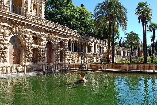 Private Sevilla Tour for families with children and teens... - A family-first private tour that starts right by La Giralda