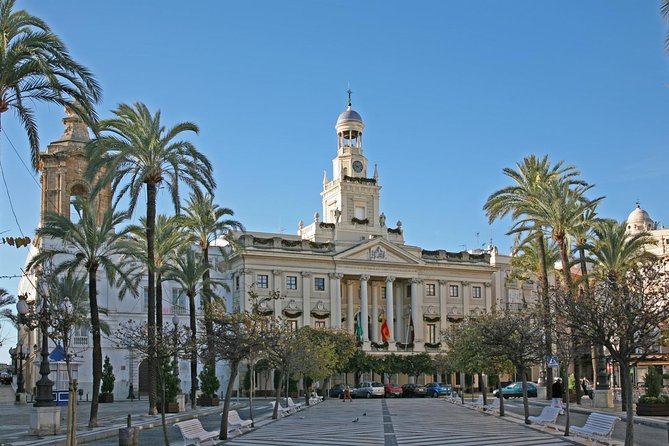 Private Tour around Cadiz including Torre Tavira - Teatro Romano and the Roman link in Populo