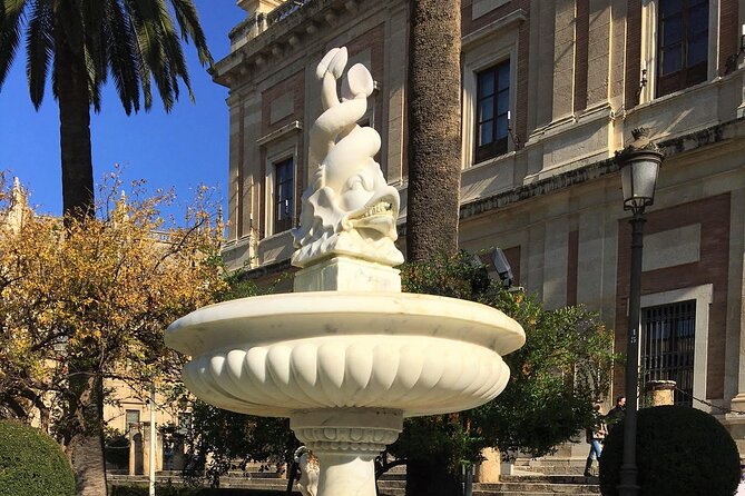 Private tour of Seville highlights - Plaza del Cabildo and a Sunday Market Moment