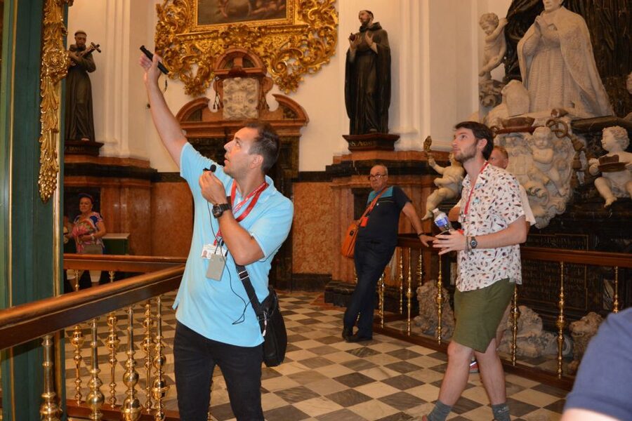 Private Tour of the Mosque-Cathedral and Jewish Quarter - Meeting at Fuente de Santa María, Then Step Into the Real Site