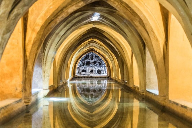 Private tour One day in Seville - Barrio de Santa Cruz with Doña Elvira and Santacruz squares, plus Murillo Gardens