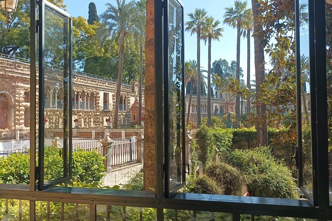 Private Tour with Local Guide to know the Seville Essential - Santa Cruz: narrow streets, squares, and orange blossoms in spring