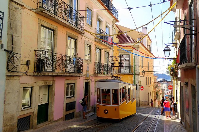 Private transfer from Seville to Lisbon, 2 hours for sightseeing - Choosing between Évora, Mérida, Badajoz, and other options
