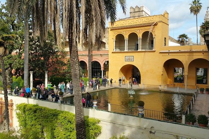 Private visit Cathedral and Royal Alcazares of Seville - Start at Casa de la Provincia, Then Walk Straight Into the Old City Mood
