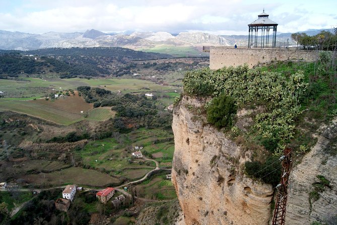 Ronda and White Villages Guided Day Tour from Seville - Grazalema “White Village” Streets: A Slower Rhythm