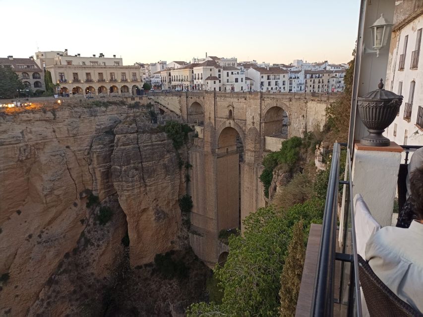 Ronda: Guided Walking Tour with English or Spanish Guide - Puente Nuevo and the most famous balcony, where the photos get easy