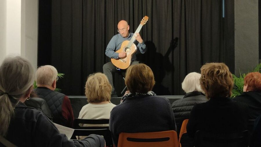 Ronda: Spanish - Classical & Flamenco - Guitar Concert - Ronda Guitar House: the room that makes the guitar sound personal