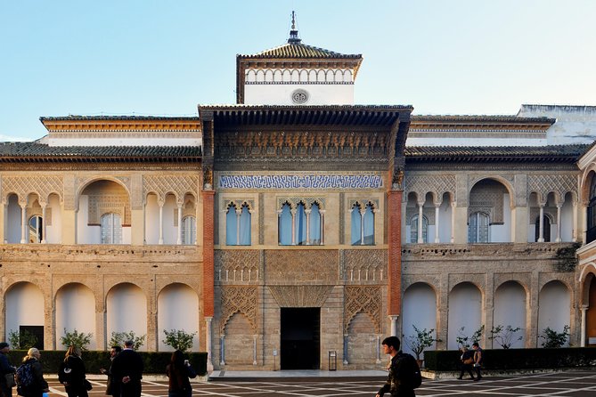 Royal Alcazar of Seville Guided Tour - Entering The Real Alcázar area: meeting point and timing that matter
