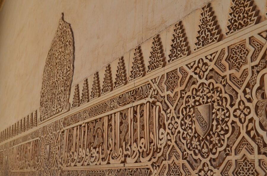 Royal Alcázar of Seville Skip-the-Line Guided Tour - Inside the Alcázar: Mudejar Palace, Gothic Palace, and Stucco Courtyard