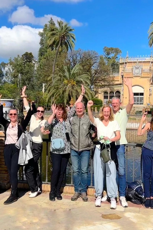 Sevilla: 100% Nederlandstalige Highlights Tour op E-BIKE - Plaza de España: the best kind of photo stop
