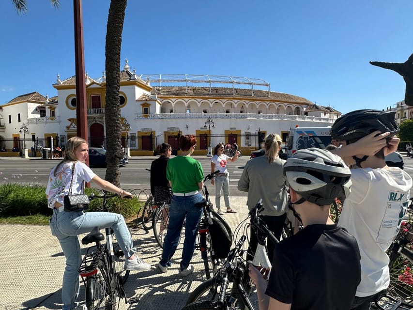 Sevilla: 100% Nederlandstalige Highlights Tour op E-BIKE - Plaza de Toros: a stop that helps you read the city