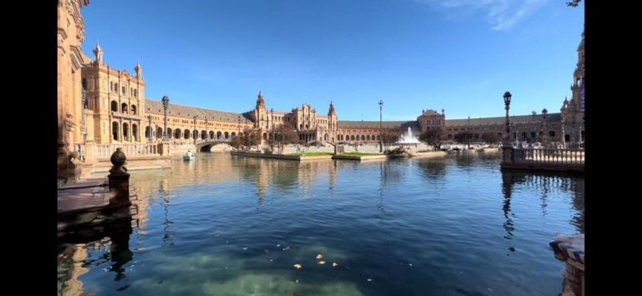Sevilla: Alcazar and Cathedral Private Tour - Private format and realistic timing for three big sights