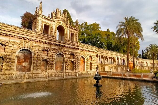 Sevilla: Essential Private Tour - What makes this tour worth $98.42 per person