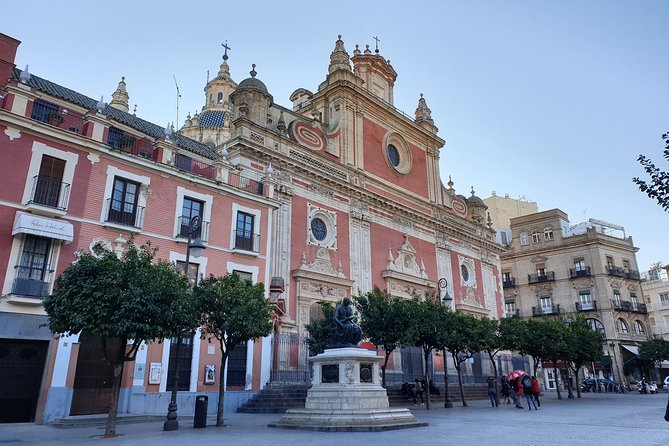Sevilla Food Tour: Tapas, Wine, History & Traditions - Alfalfa: From medieval roots to montaditos and regional wines