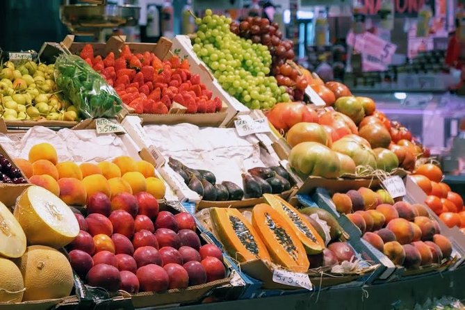 Sevilla Food Tour: Tapas, Wine, History & Traditions - Santa Maria la Blanca: Carrillada, espinacas con chickpeas, and football talk