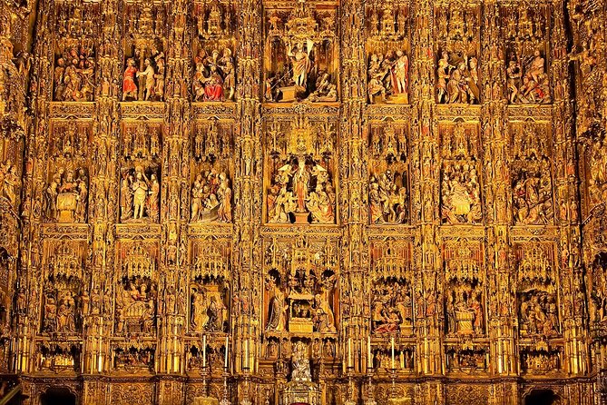 Sevilla: Guided tour to Cathedral and Giralda - Plaza Virgen de los Reyes: the start that sets your whole pace
