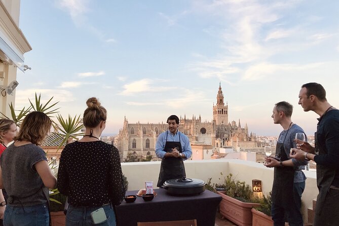 Sevilla: Rooftop Paella Cooking Class & 30-minute expert Q&A - Welcome drink, appetizers, and a 30-minute expert Q&A