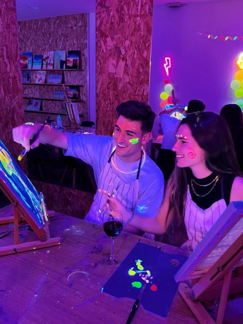 Sevilla: Wine Gogh Glow Academy Paint and Sip Classes - Quick hits before you go