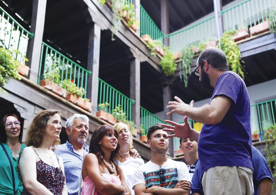 Seville: 1-Hour Walking Tour Barrio de Santa Cruz - Key highlights you should care about
